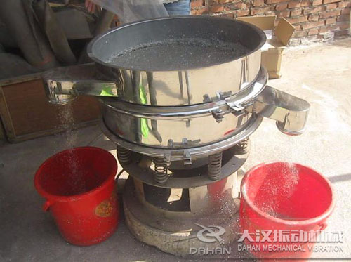 PVC顆粒振動(dòng)篩使用現(xiàn)場(chǎng)